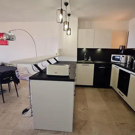 Climatise Avec Piscine, 3 Pieces, 6 Personnes, Golfe De Saint-tropez *