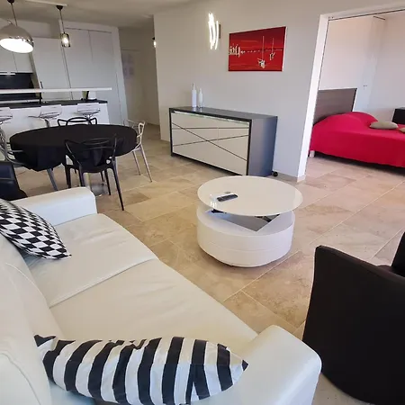 Apartment Climatise Avec Piscine, 3 Pieces, 6 Personnes, Golfe De Saint-tropez