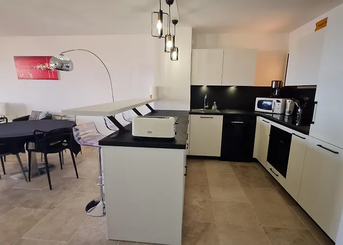 Climatise Avec Piscine, 3 Pieces, 6 Personnes, Golfe De Saint-tropez - Fr-1-780-58 *